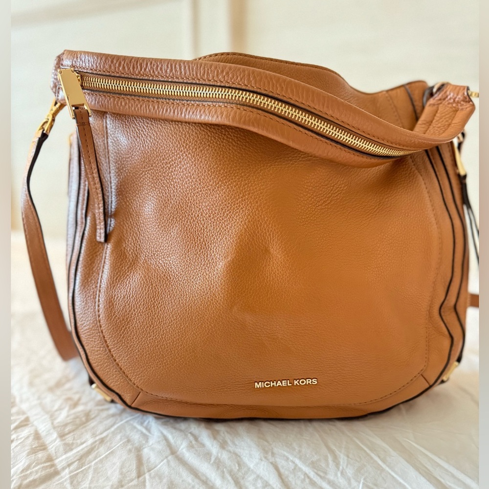 Authentic Michael Kors Julia Medium Leather Shoulder Bag